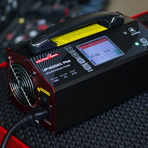 Зарядний пристрій 2-канальний 15А 6-12S LiPo/LiHV 1200Вт 220В в интернет-магазине